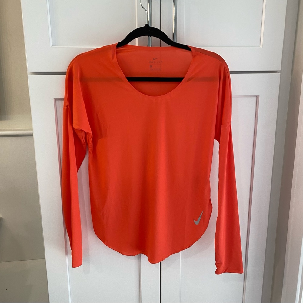 NWOT, never worn, Nike Dri Fit Long Sleeve 💕